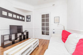 Nice bright apt in a quiet area in Paris